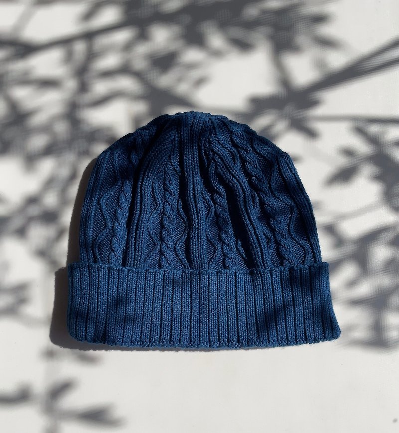Cable knitted cap cotton light blue Indigo dyed - หมวก - ผ้าฝ้าย/ผ้าลินิน สีน้ำเงิน