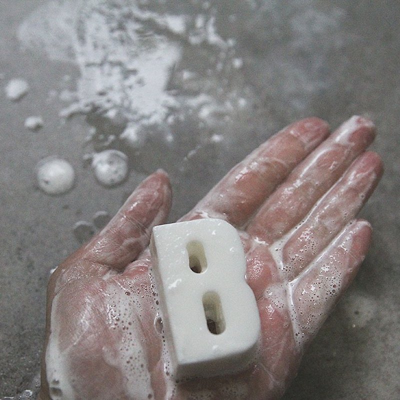 英文字母手工皂-真正薰衣草 白色 - 肥皂/手工皂 - 其他材質 白色