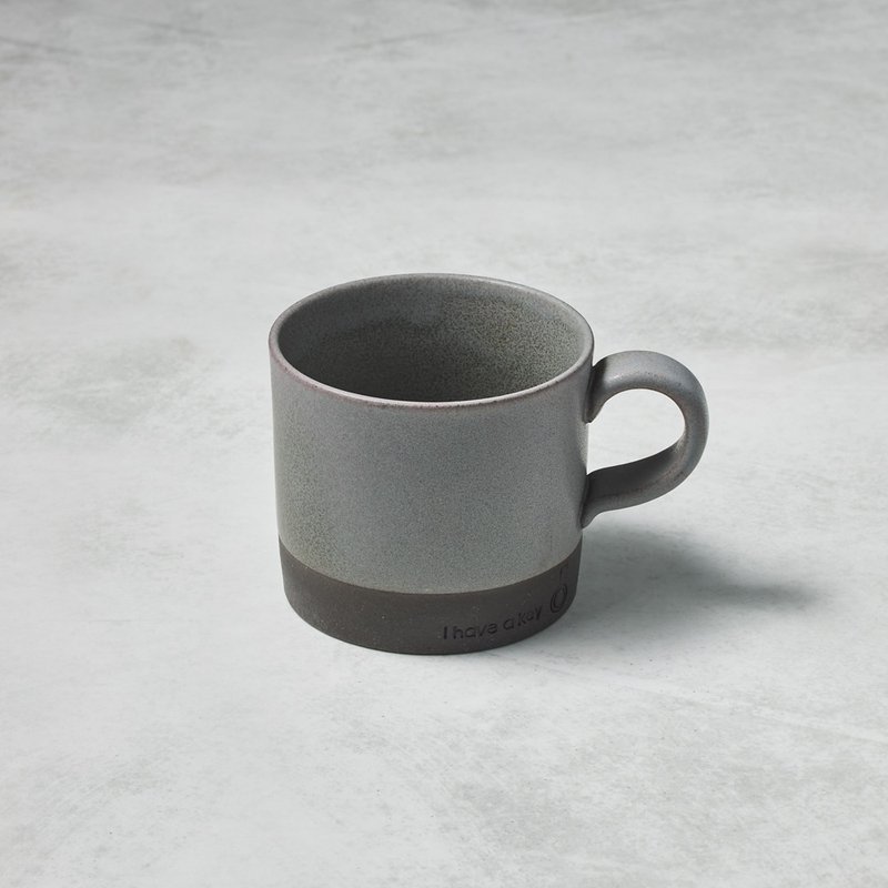 Japanese Mino Ware - Cylindrical Mug - Gray (330ml) - Special Sale with Defects - แก้วมัค/แก้วกาแฟ - ดินเผา สีเทา