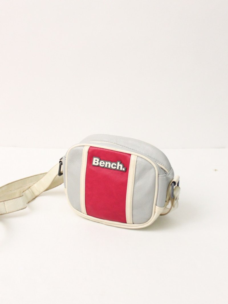 Vintage Leather European Sports Wind Playful Stitch White Side Backpack Messenger Bag Camera Bag Antique Bag European Vintage Bag - กระเป๋าแมสเซนเจอร์ - หนังแท้ สีเงิน