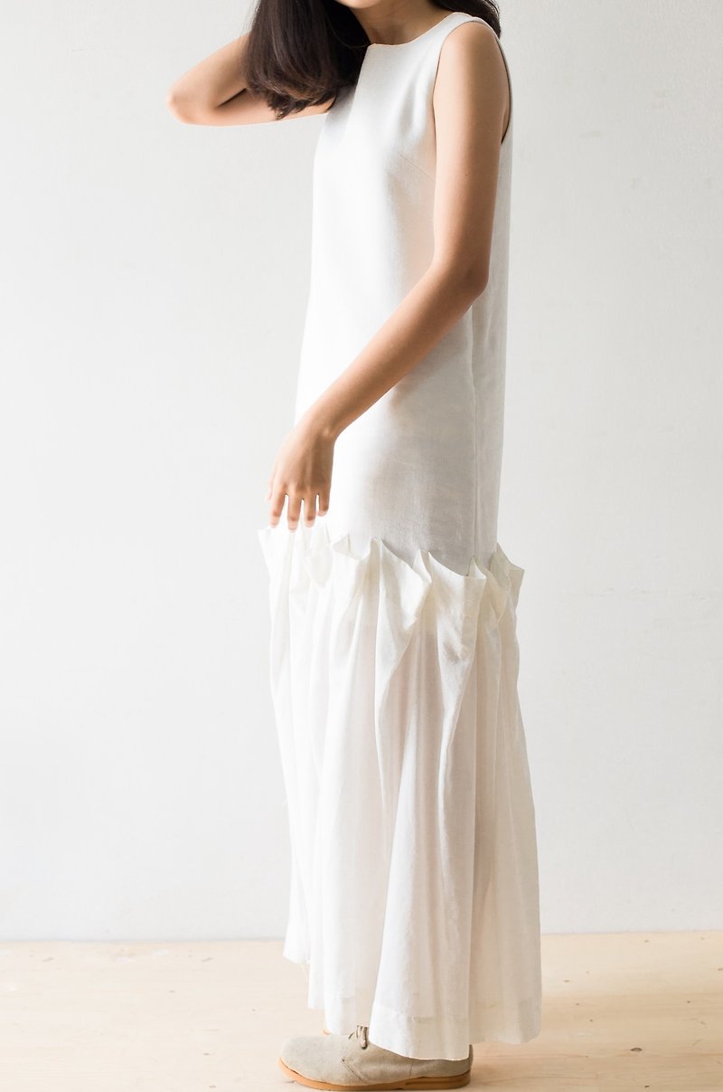 Mani Mina Pleat Maxi Dress - ชุดเดรส - ผ้าฝ้าย/ผ้าลินิน ขาว