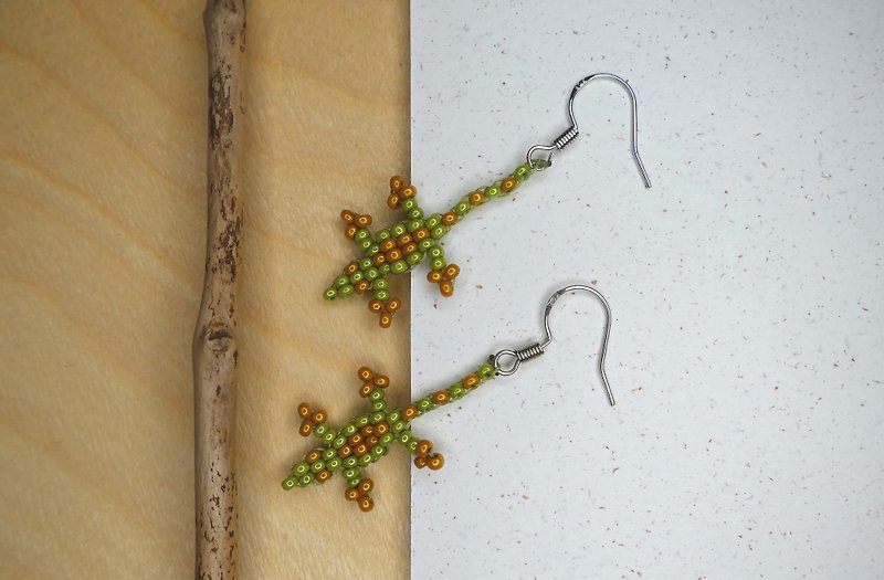 Little Lizard-Beaded Sterling Silver Earrings - ต่างหู - เงินแท้ สีเขียว