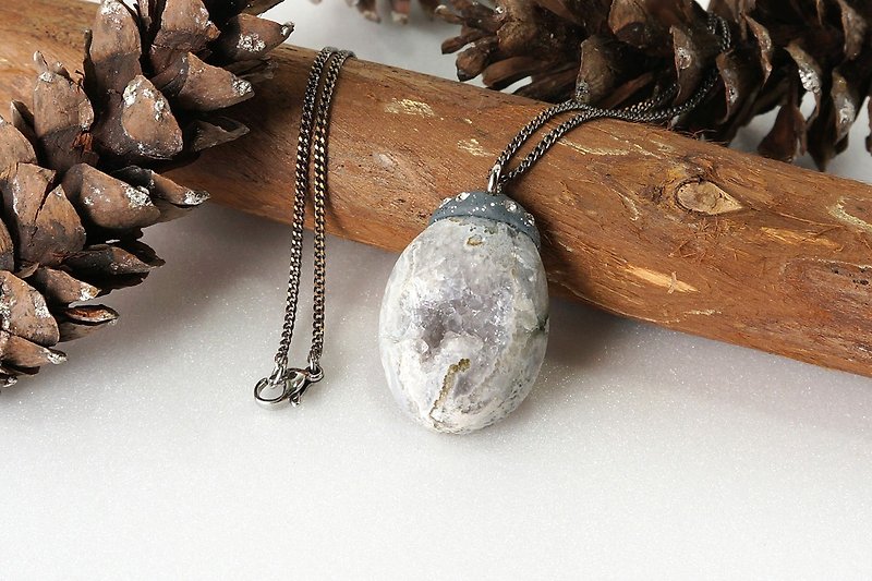 Natural Gray Quartz Crystal Druzy Pendant Necklace from Indonesia - สร้อยคอ - คริสตัล สีเทา
