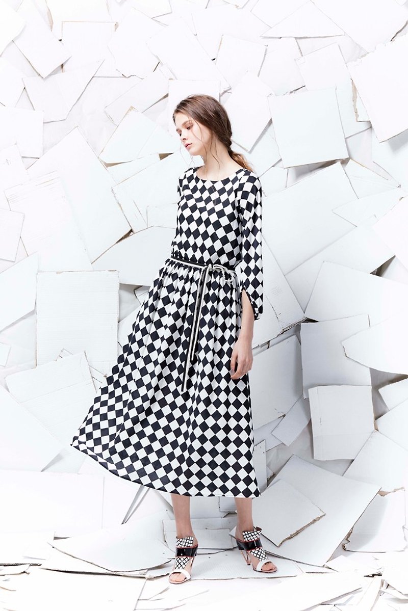 YUWEN 黑白格圓裙長洋裝-Chess - 洋裝/連身裙 - 聚酯纖維 黑色