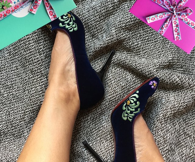 Blue embroidered clearance heels