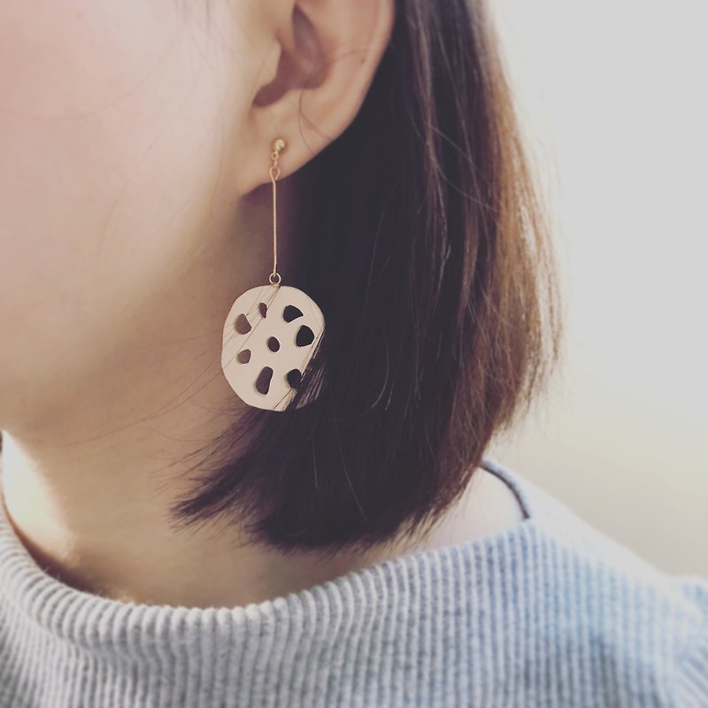 Handmade pair of Fimo Clay pottery lotus earrings earrings jewelry - ต่างหู - ดินเหนียว สีกากี