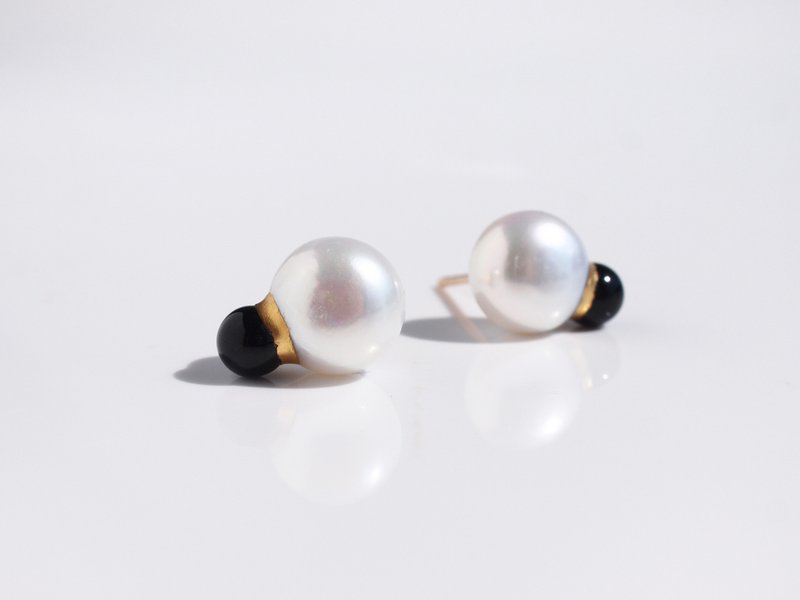 Pearl and Black Onyx Gold-Tsuki Pearl Clip-On Freshwater Pearl Black Agate - Earrings & Clip-ons - Pearl Black