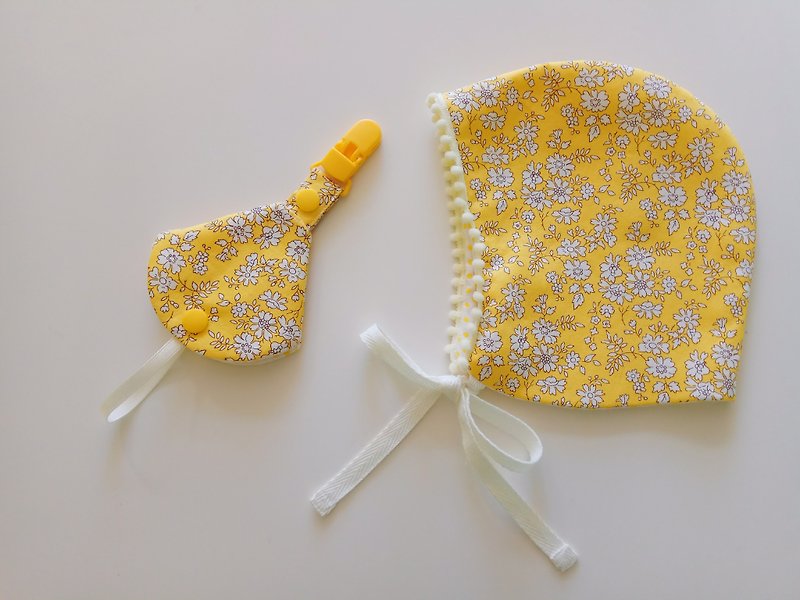 <黃>小花彌月禮物 二合一奶嘴夾+綁帶嬰兒帽 嬰兒帽 - 彌月禮盒 - 棉．麻 黃色