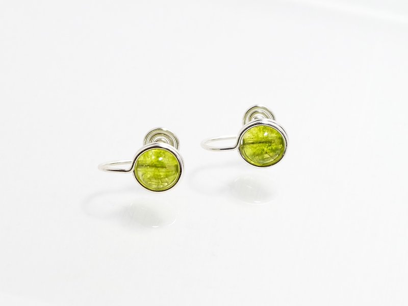 ．限量款 手作耳環．草木綠水晶 耳夾式/耳針式 綠色 - 耳環/耳夾 - 寶石 綠色