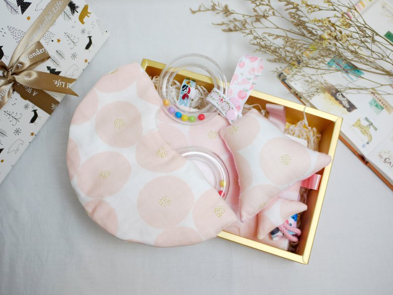 彌月禮盒:::八層紗口水巾 安撫巾 手搖鈴 六層紗手帕│粉紅夏日 - 彌月禮盒 - 其他材質 粉紅色