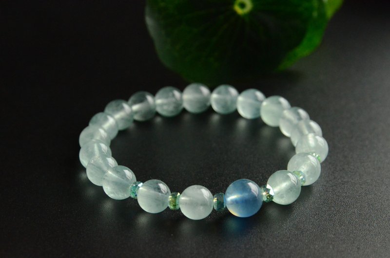 [凝湖] Natural Elegant Green Fluorite Bracelet with Aquamarine - สร้อยข้อมือ - คริสตัล 