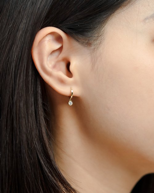 Zuzu Jewelry 精鑲小圓鑽 易扣耳環 925純銀鍍18k金 單鑽耳環