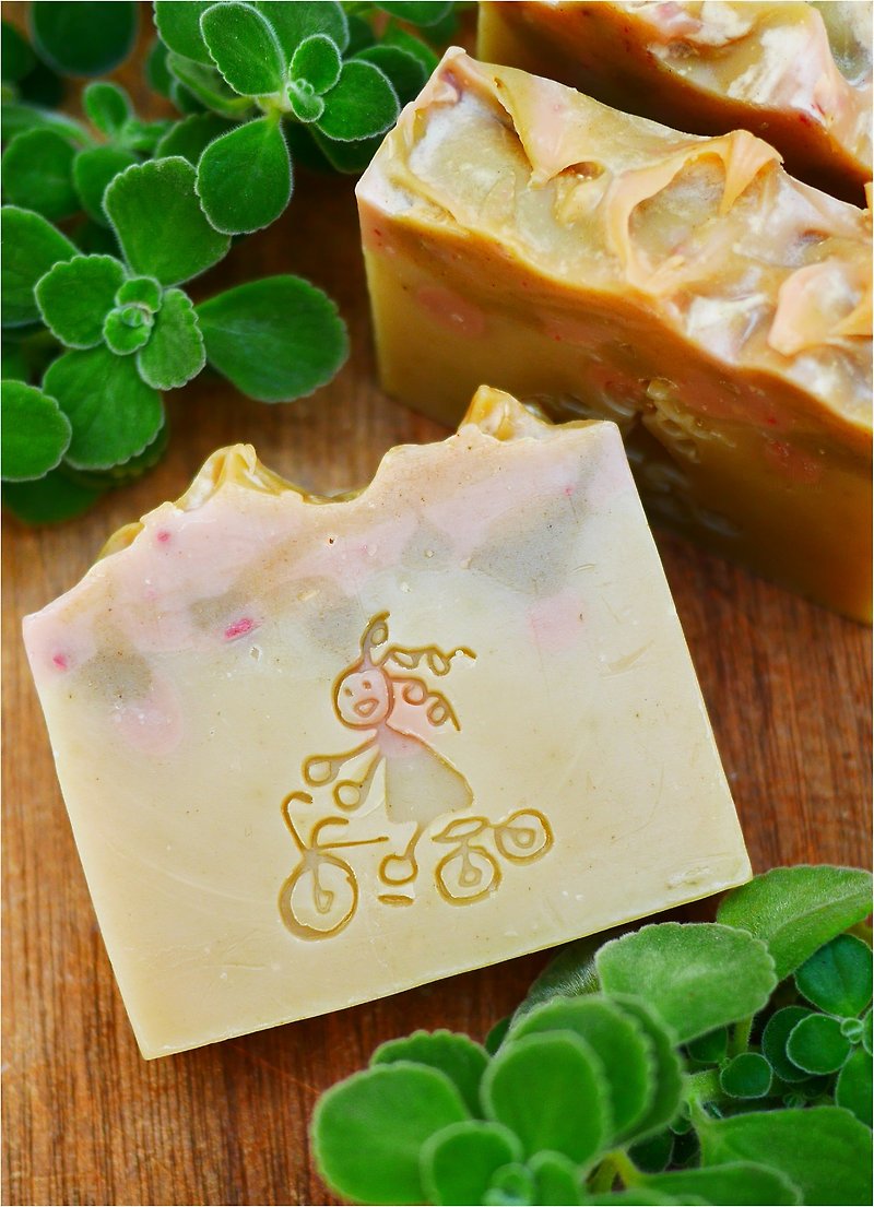 Herbal left hand soap / handmade soap / different handmade soap / wash soap / cold soap - Body Wash - Other Materials Orange