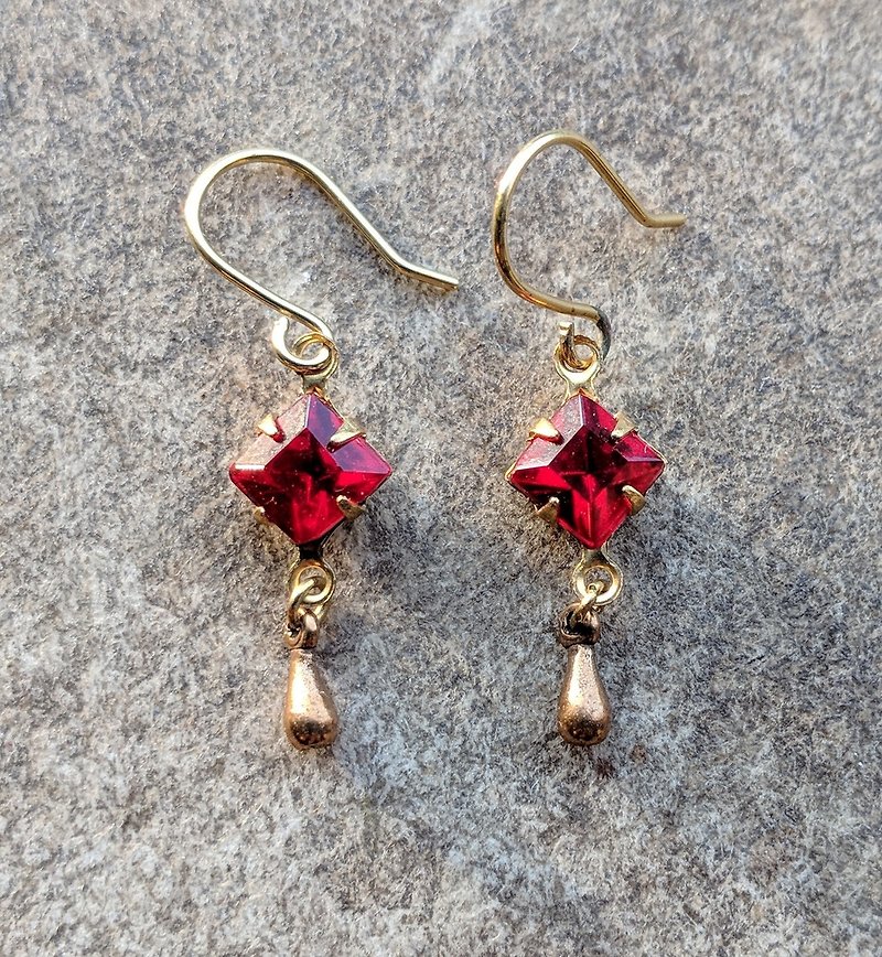 深紅古董玻璃黃銅耳環 - 耳環/耳夾 - 玻璃 紅色
