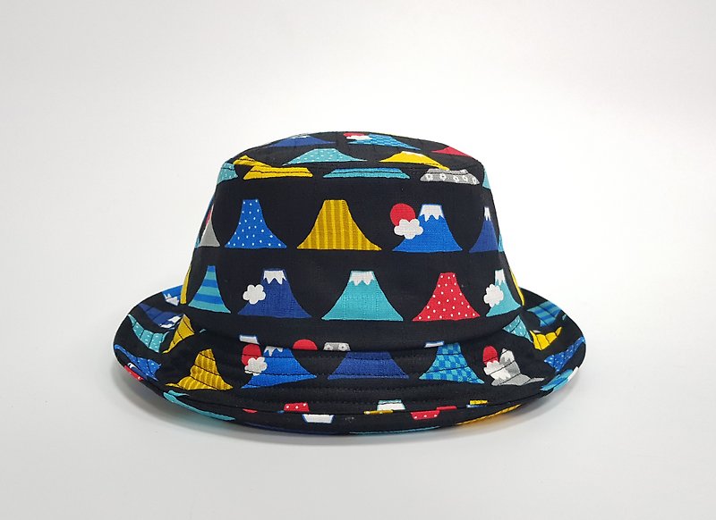 經典漁夫帽//多彩可愛富士山(黑底)// #日本布#文青#遮陽#禮物 - 帽子 - 棉．麻 多色