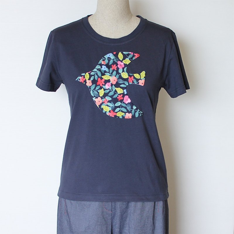 花草飛鳥短版短袖T-shirt - 女上衣/長袖上衣 - 棉．麻 藍色