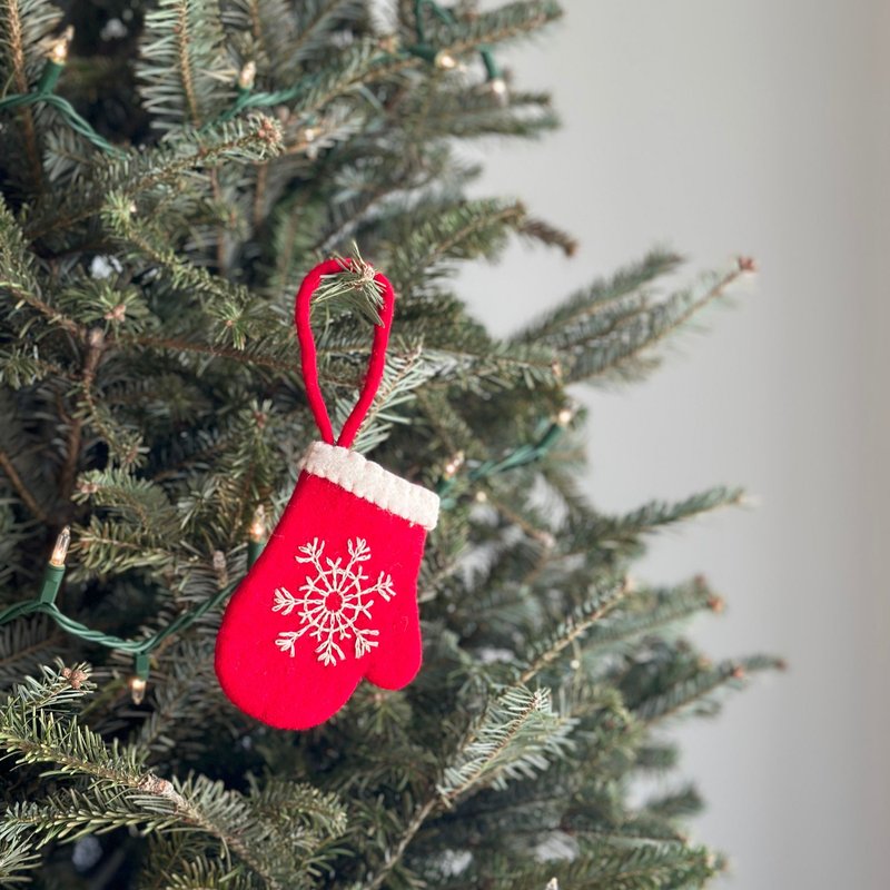 Wool Felt Christmas Ornaments – Christmas Red Gloves - ของวางตกแต่ง - ขนแกะ 