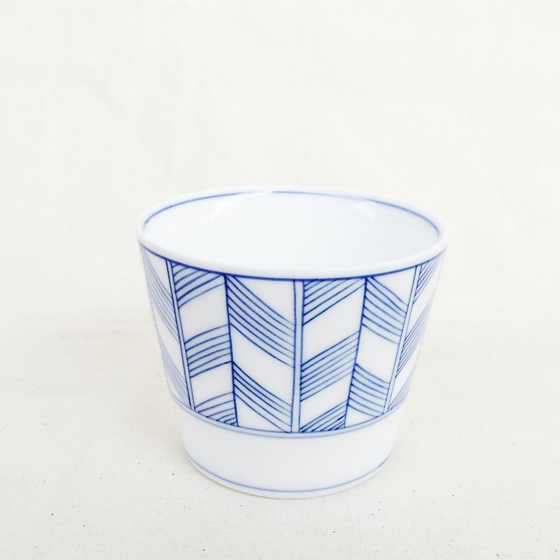 手作り青と白の磁器のティーカップ（葉） - 急須・ティーカップ - 磁器 ブルー