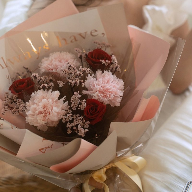 Eternal Carnation Simple Texture Mother's Day Bouquet Pink Carnation Red Rose Bouquet - ช่อดอกไม้แห้ง - พืช/ดอกไม้ สีแดง