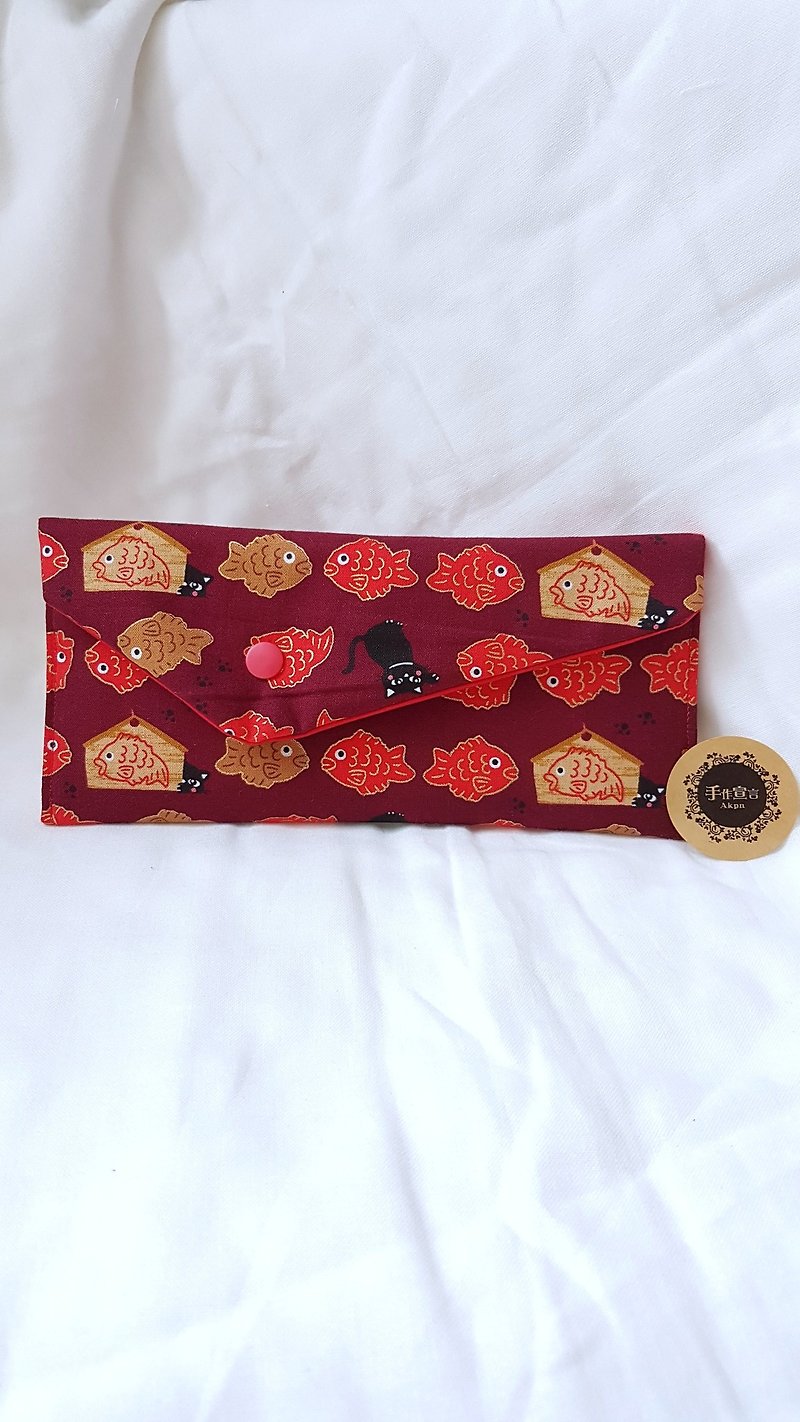 Zipper Style / Cloth Bag / Cat & Catfish (Red) - กระเป๋าสตางค์ - ผ้าฝ้าย/ผ้าลินิน สีแดง