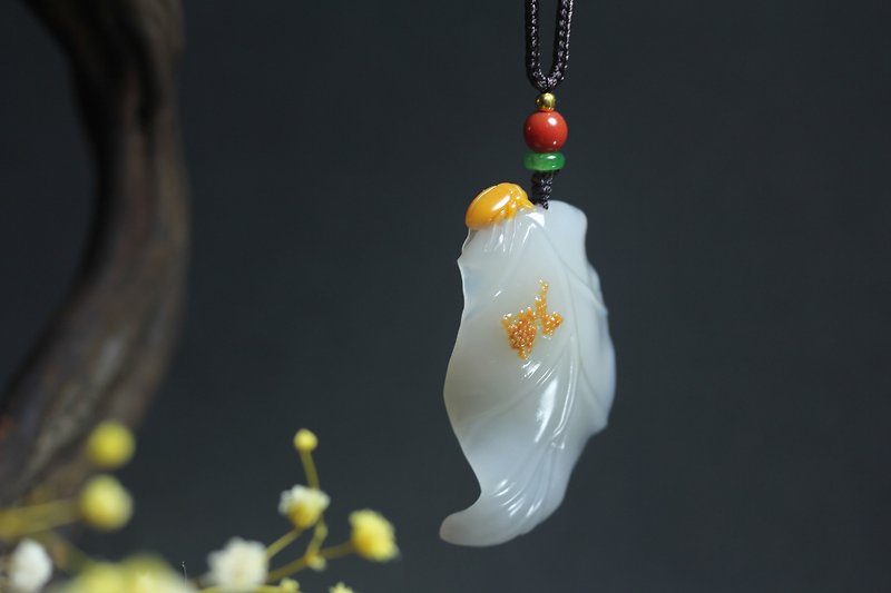 [Fu Jia Tian] Natural Tricolor Jade Leaf Overnight Fame Pendant Necklace Original Design Handmade - Necklaces - Jade White