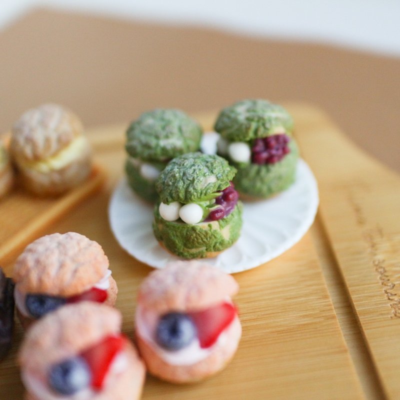 Matcha pineapple puff earrings single piece simulated food Choux au Craquelin - Earrings & Clip-ons - Clay Green