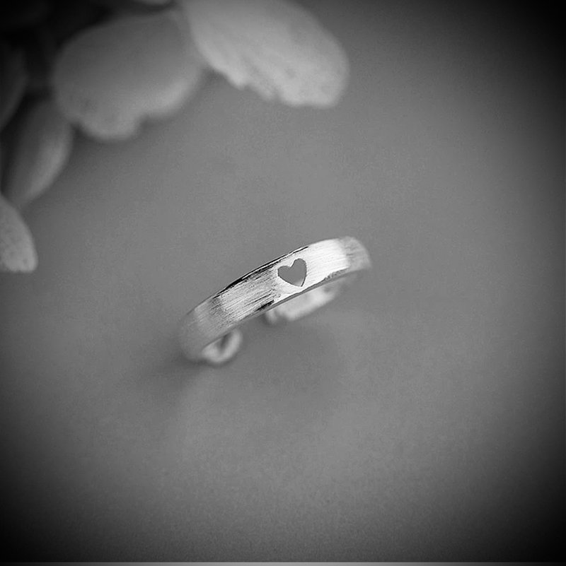 C&W s925 sterling silver heavy brushed matte Silver hollow love cute fashionable index finger ring - แหวนทั่วไป - เงินแท้ สีเงิน