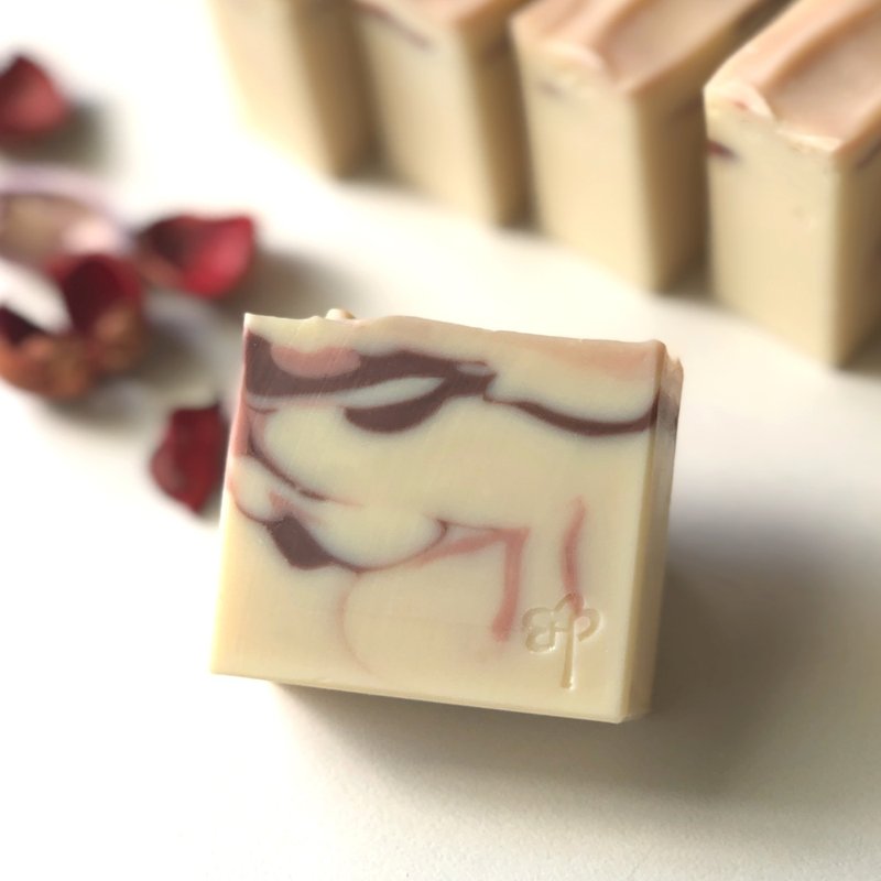 Soapmaker's [Charming Patchouli] Light Luxury Lady's Handmade Soap - Soap - Plants & Flowers Pink