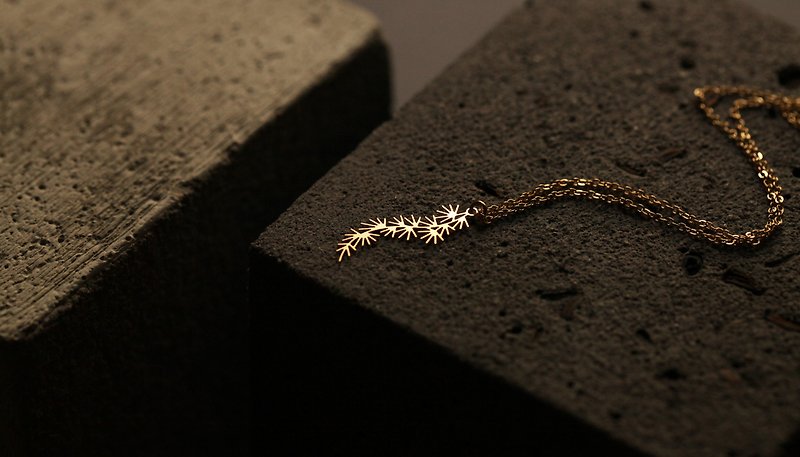 Pine Pendant (Gold) - สร้อยคอ - โลหะ สีทอง