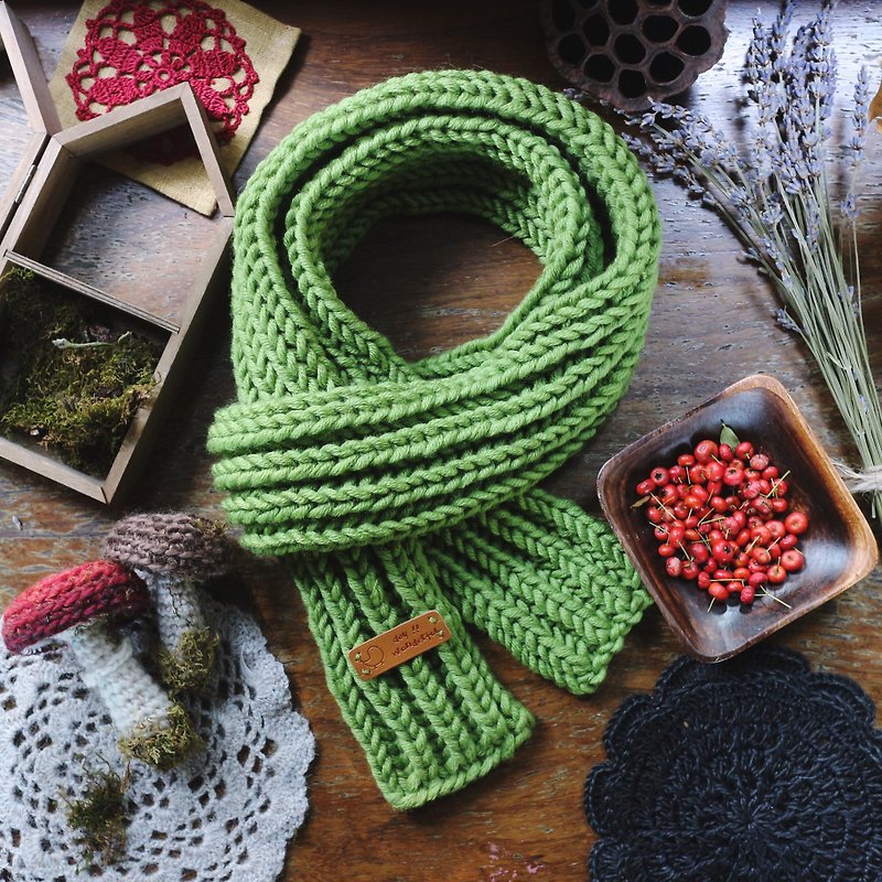 Handmade hand-apple green-wool scarf [no itch series] - ผ้าพันคอถัก - ขนแกะ สีเขียว