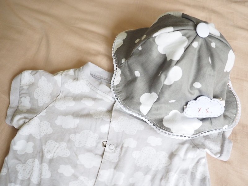 Handmade Sewing Cloud pattern Reversible Cotton hat - หมวก - ผ้าฝ้าย/ผ้าลินิน สีเทา
