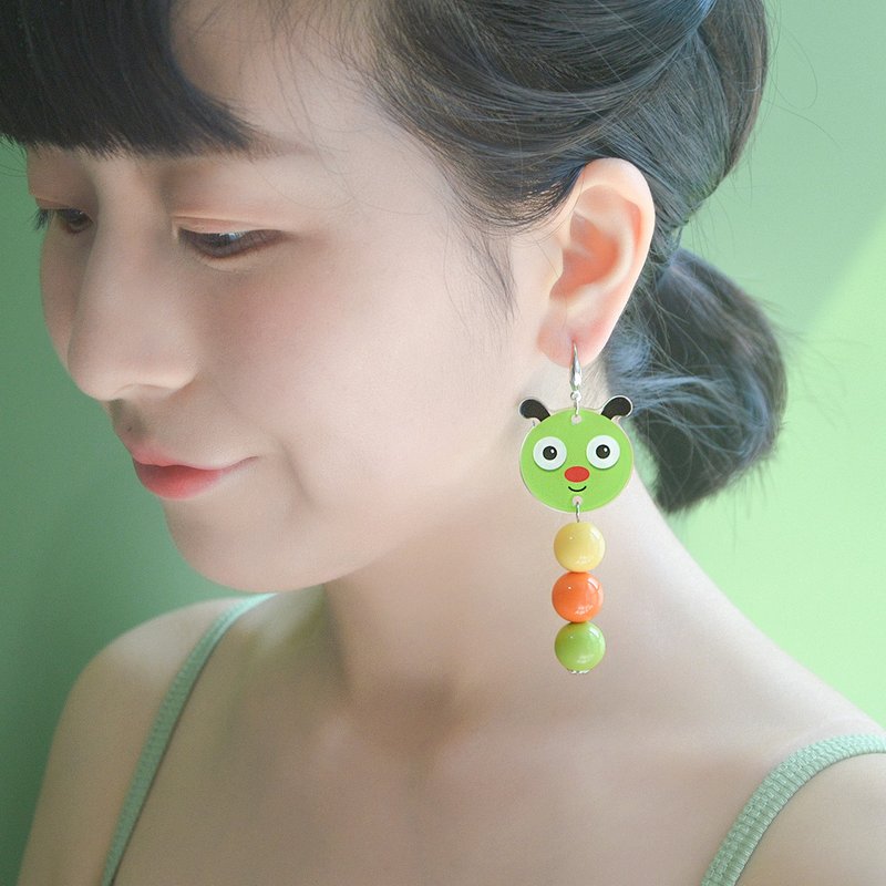 Caterpillar Earrings Fun Candy Colored Clip Ears - ต่างหู - อะคริลิค สีเขียว