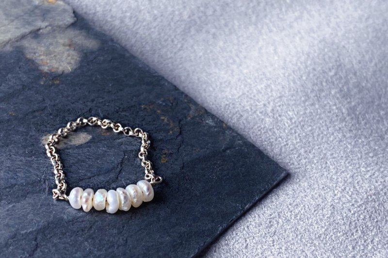 mini pearl chain ring - แหวนทั่วไป - เงินแท้ สีเงิน