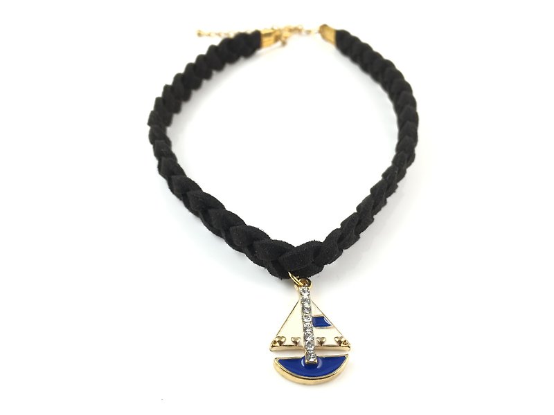 Small sailboat rhinestone necklace twist - สร้อยคอ - หนังแท้ สีดำ