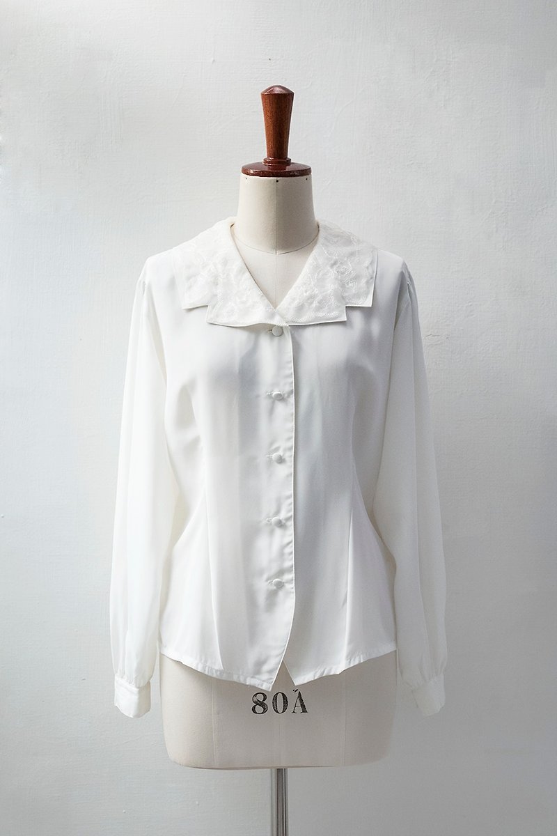 Banana Flyin '| vintage | plain sweet embroidered lace collar long-sleeved shirt - Women's Tops - Cotton & Hemp 