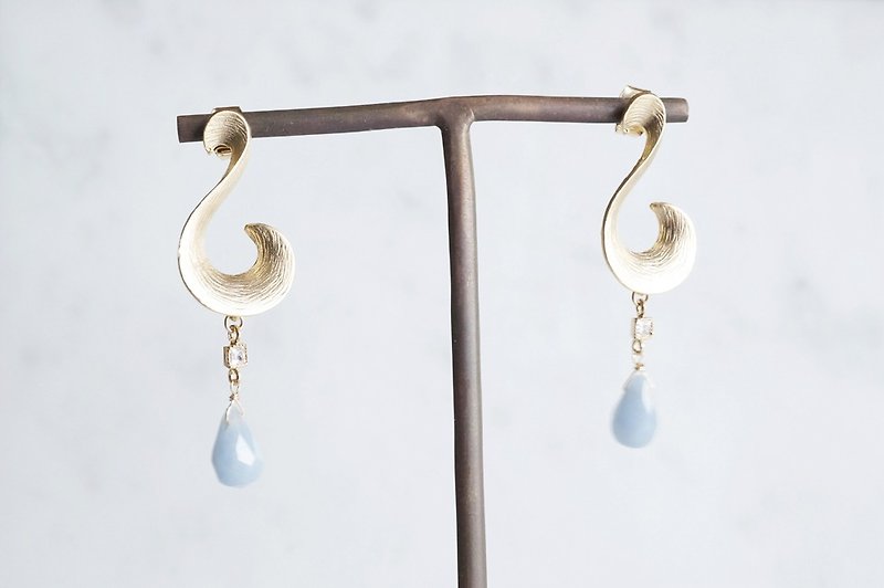 Matt Gold Curvy Stud CZ Earrings,Gemstone Angelite - 耳環/耳夾 - 寶石 藍色