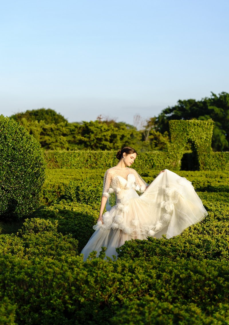 【NEW】Lisianthus two-piece floral mesh wedding dress - ชุดราตรี - วัสดุอื่นๆ ขาว