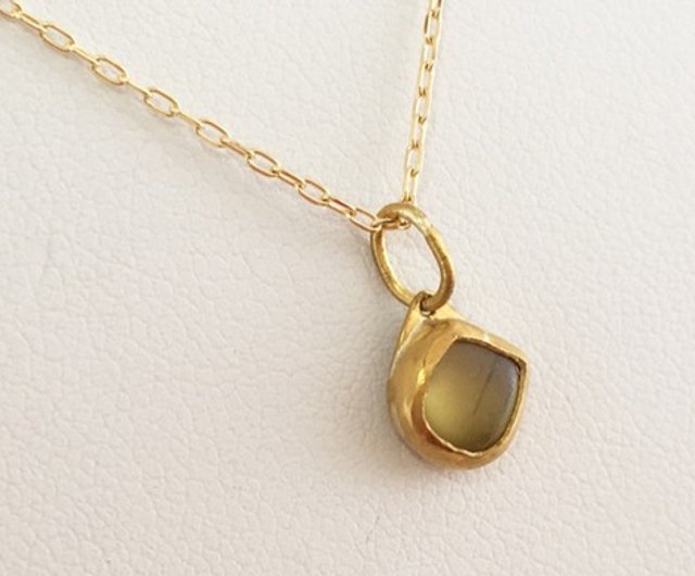 K24 Pure Gold+Raw Chrysoberyll◇純金 クリソベリル原石ペンダントトップ - ショップ Sae+Sumi Koru  ネックレス - Pinkoi