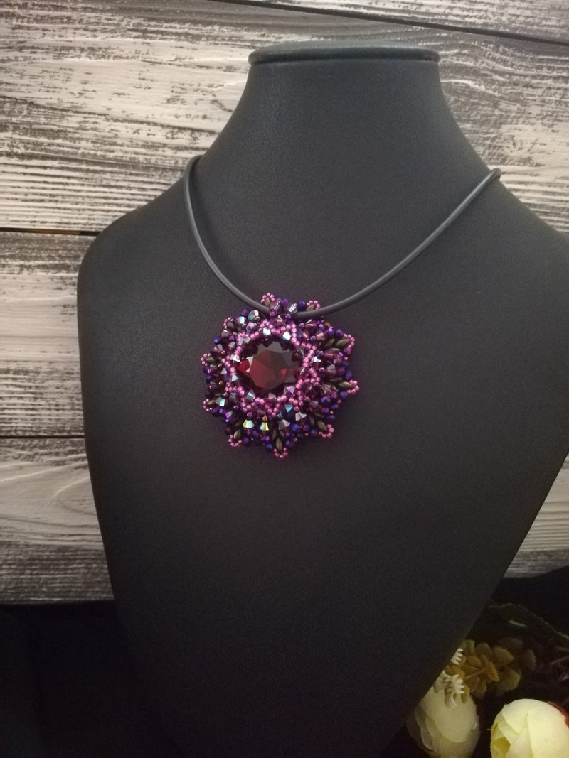 Beaded pendant with crystals , Lilac pendant - star - Chokers - Other Materials Purple