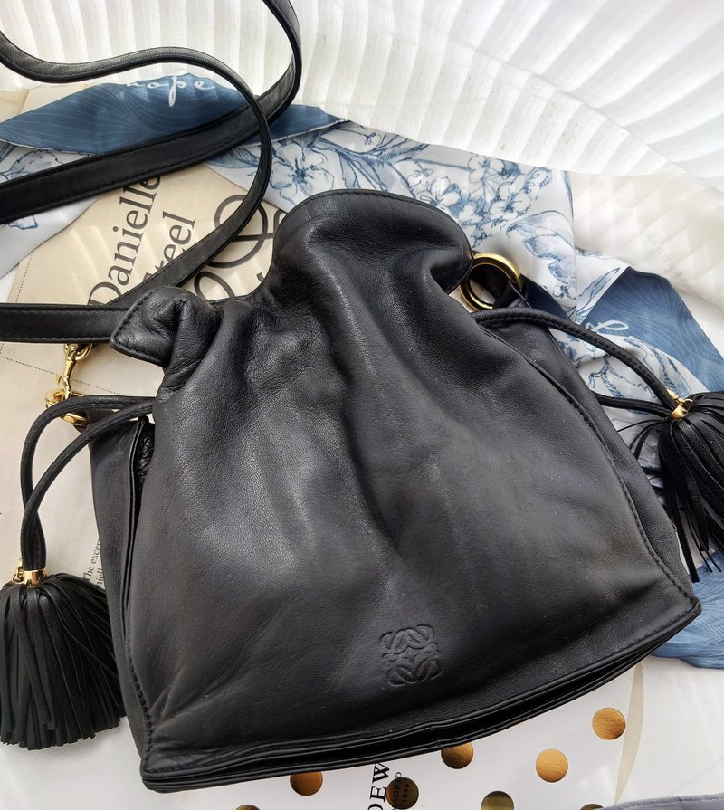 Second-hand beauty product Loewe Flamenco tassel bag drawstring bag shoulder bag crossbody bag shoulder bag drawstring bag - Messenger Bags & Sling Bags - Genuine Leather Black