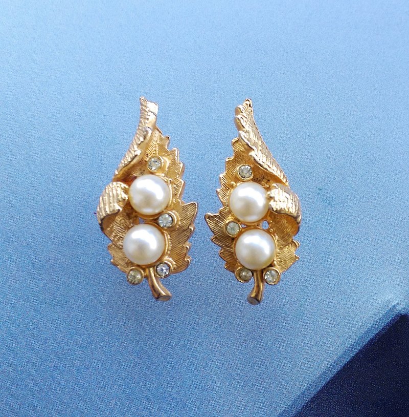 Vintage Jewelry 西洋古董飾品 金色調 捲葉珠 栓式耳環 - 耳環/耳夾/耳骨夾 - 其他金屬 金色