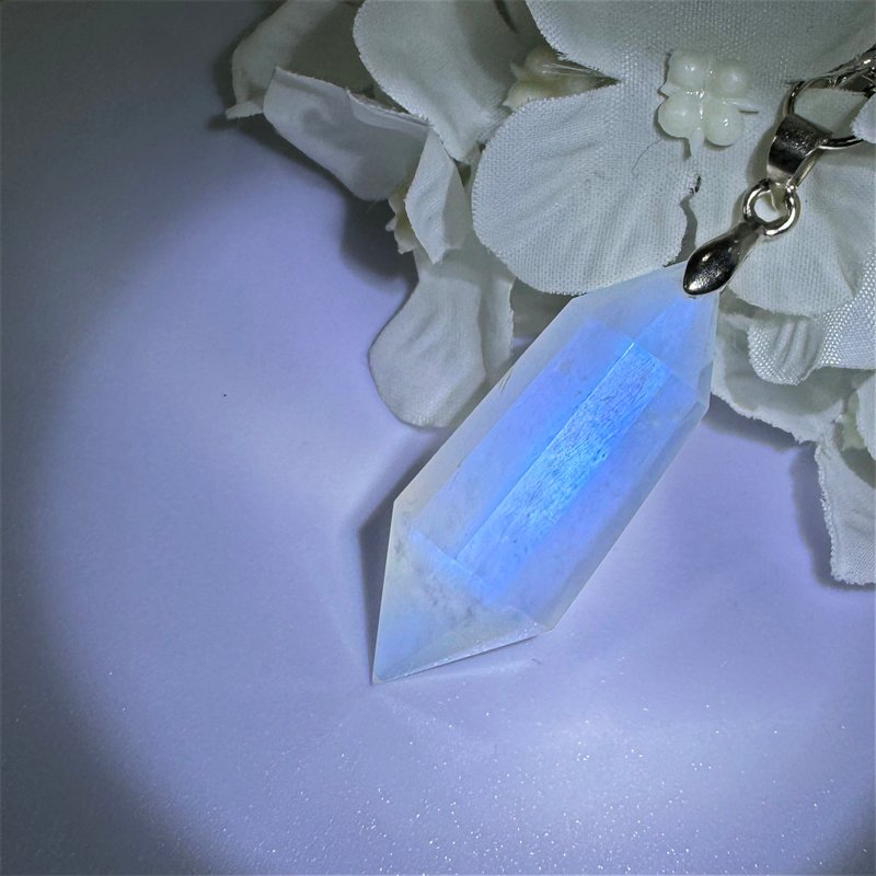 Natural blue moonstone pendulum necklace pendant. - สร้อยคอ - เครื่องประดับพลอย หลากหลายสี