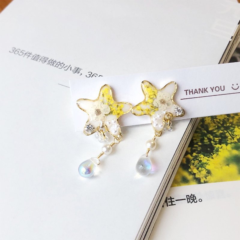 【茜作 / Xi Zuo 】 Handmade customized dry flower earrings, earrings, and ear clips - Earrings & Clip-ons - Plants & Flowers Yellow