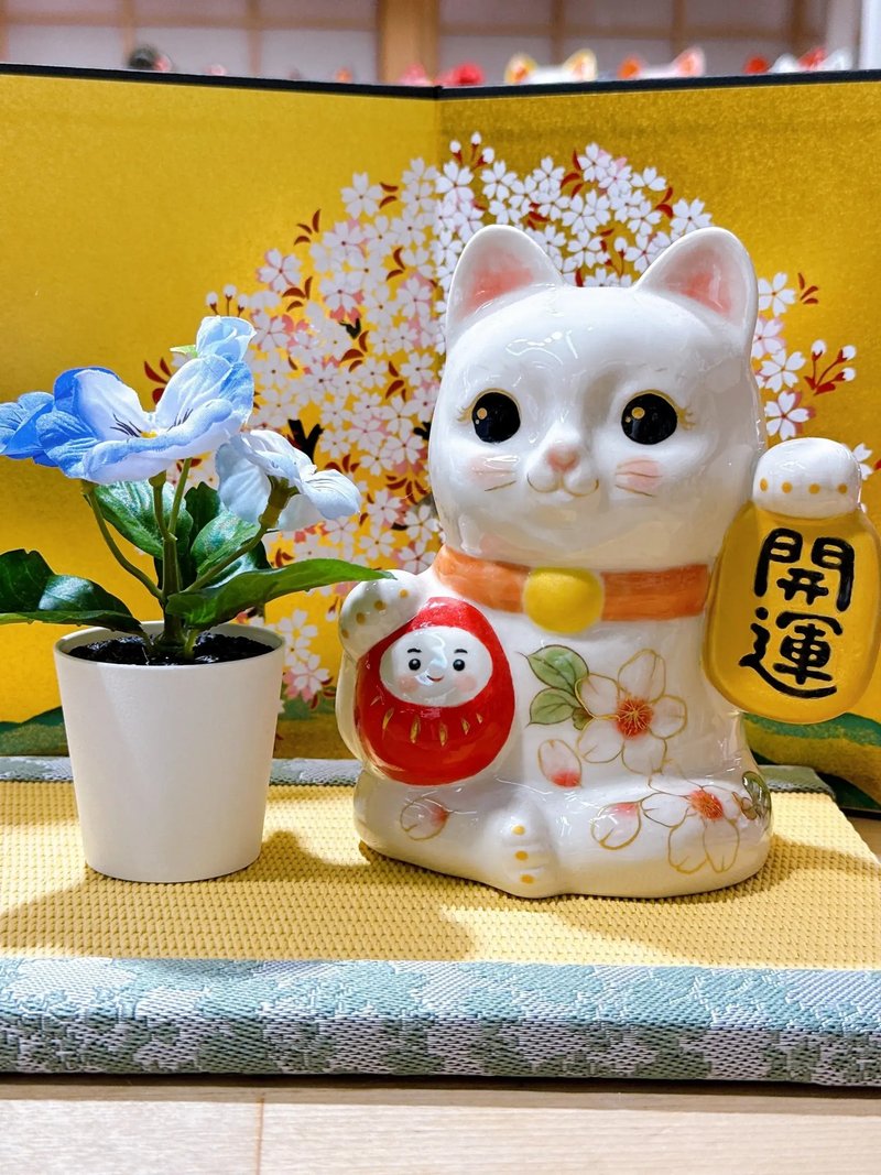 【櫻彩開運】日本清水燒 | 色繪達摩招財貓 - 櫻花開運 - 擺飾/家飾品 - 瓷 白色