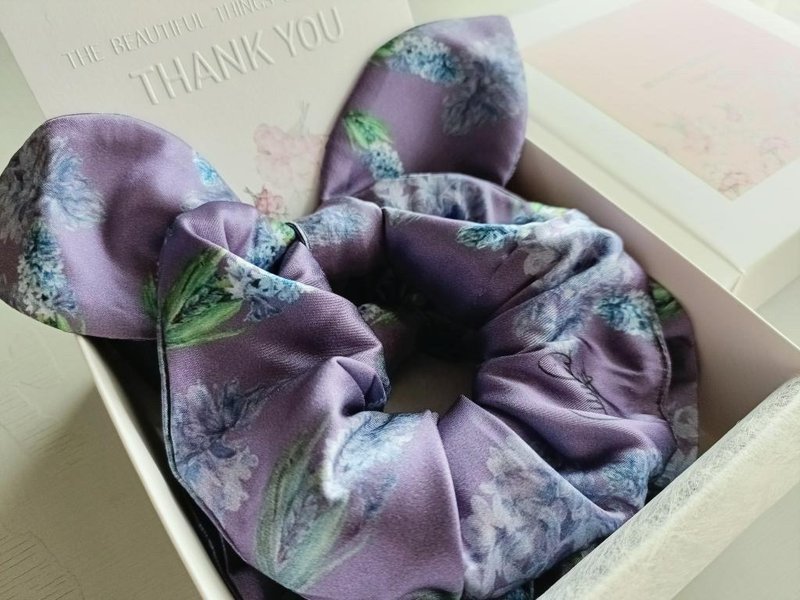 Purple Hyacinth Small Satin Bow Donut Scrunchie - เครื่องประดับผม - ผ้าไหม สีม่วง