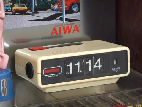 日本 昭和セイコー パタパタ時計 QN407 白 目覚まし時計 置き時計