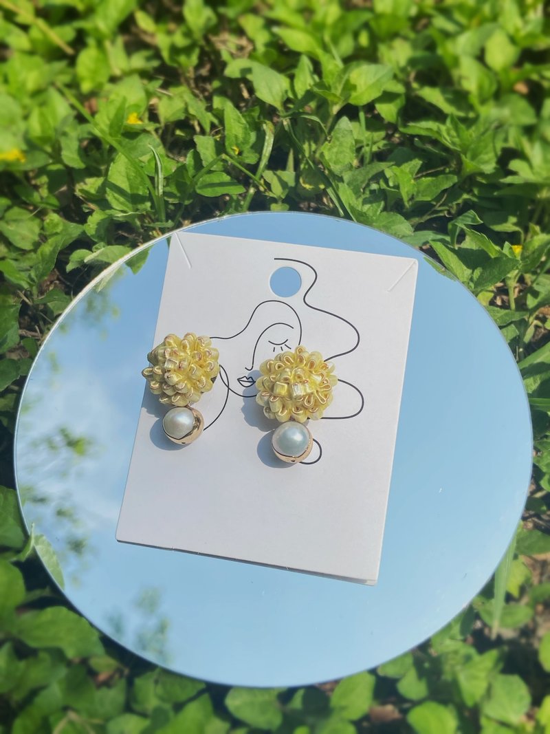 Handmade Floral Pearl Hydrangea Earrings - ต่างหู - งานปัก สีส้ม