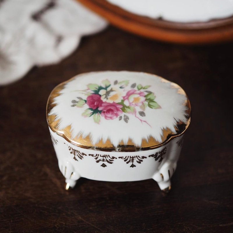 French vintage ceramic trinket box with legs - Items for Display - Pottery Multicolor