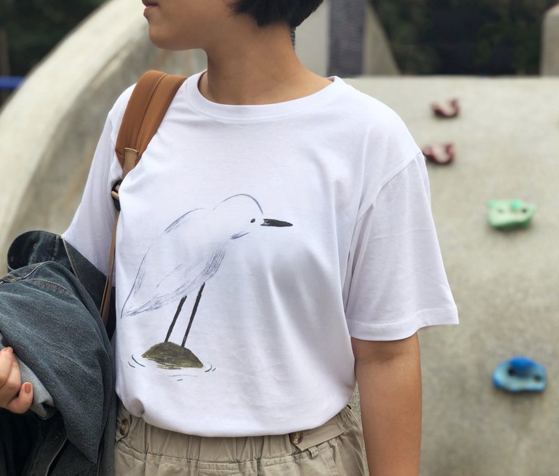 [Our Landscape] Lonely Heron Cotton T-shirt - เสื้อยืดผู้หญิง - ผ้าฝ้าย/ผ้าลินิน 