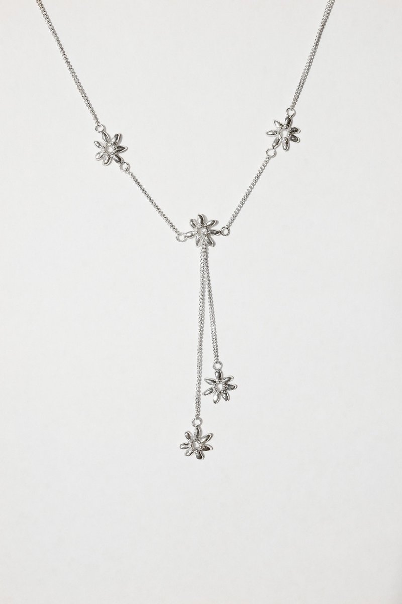 Daffodils Necklace 冬日水仙項鍊 - 項鍊 - 純銀 銀色